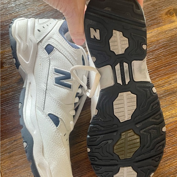 New Balance 620 Woman’s 10 1/2 Cross Training Sneakers - Picture 3 of 4